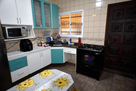 Casa à venda com 146m², 3 quartos e 3 vagas Casa à venda com 146m², 3 quartos e 3 vagasCozinha