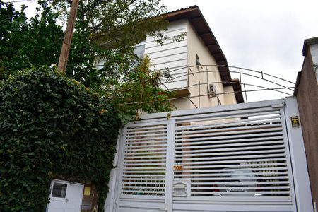 Casa à venda com 146m², 3 quartos e 3 vagas Casa à venda com 146m², 3 quartos e 3 vagasFachada