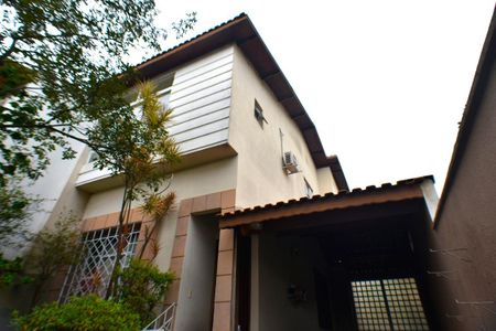 Casa à venda com 146m², 3 quartos e 3 vagas Casa à venda com 146m², 3 quartos e 3 vagasFachada