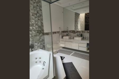 Casa à venda com 320m², 4 quartos e 4 vagas