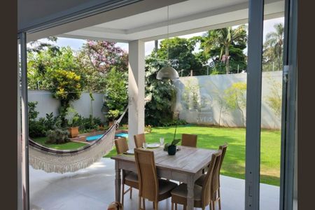 Casa à venda com 320m², 4 quartos e 4 vagas