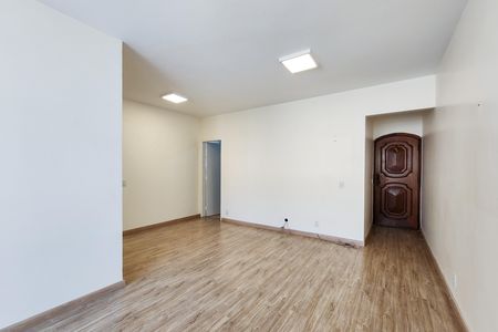 Apartamento para alugar com 107m², 3 quartos e 1 vaga Apartamento para alugar com 107m², 3 quartos e 1 vagaSala