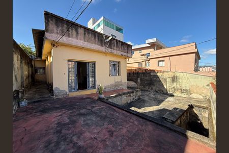 Casa para alugar com 300m², 2 quartos e 1 vaga Casa para alugar com 300m², 2 quartos e 1 vagaÁrea externa