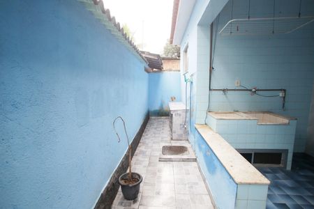 Casa para alugar com 140m², 1 quarto e 2 vagasEspaço dos fundos