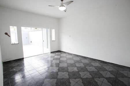 Sala de casa para alugar com 1 quarto, 140m² em Taquara, Rio de Janeiro