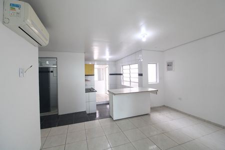 Sala de casa para alugar com 2 quartos, 68m² em Sítio Cocaia, São Paulo