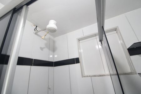 Banheiro comum de casa para alugar com 2 quartos, 68m² em Sítio Cocaia, São Paulo