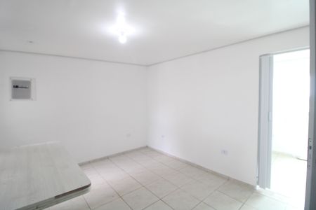 Sala de casa para alugar com 2 quartos, 68m² em Sítio Cocaia, São Paulo