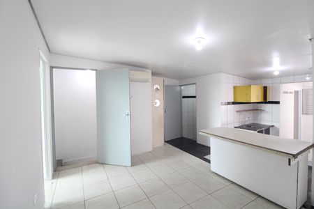 Sala de casa para alugar com 2 quartos, 68m² em Sítio Cocaia, São Paulo