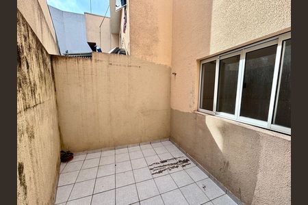 Casa para alugar com 300m², 2 quartos e 2 vagasQuintal 