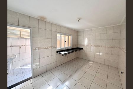Casa para alugar com 300m², 2 quartos e 2 vagasCozinha 