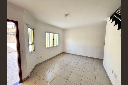 Casa para alugar com 300m², 2 quartos e 2 vagasSala 
