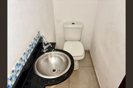 Casa para alugar com 300m², 2 quartos e 2 vagasBanheiro 1