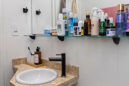 Apartamento à venda com 52m², 2 quartos e 2 vagasBanheiro 