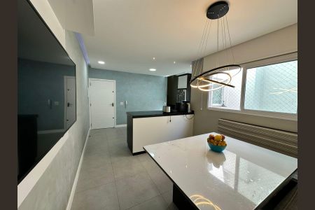Apartamento à venda com 130m², 2 quartos e 2 vagas Apartamento à venda com 130m², 2 quartos e 2 vagasCozinha