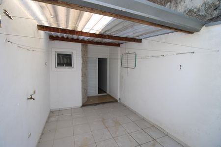 Casa à venda com 187m², 2 quartos e 2 vagasQuarto 2 - Quintal