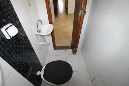 Casa à venda com 187m², 2 quartos e 2 vagasQuarto 1 - Banheiro