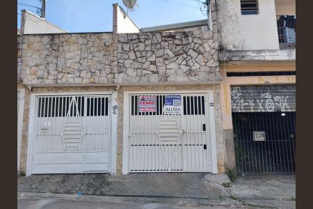 Casa à venda com 187m², 2 quartos e 2 vagas Casa à venda com 187m², 2 quartos e 2 vagasFachada