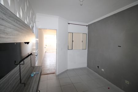 Sala de casa para alugar com 2 quartos, 187m² em Parque Savoy City, São Paulo