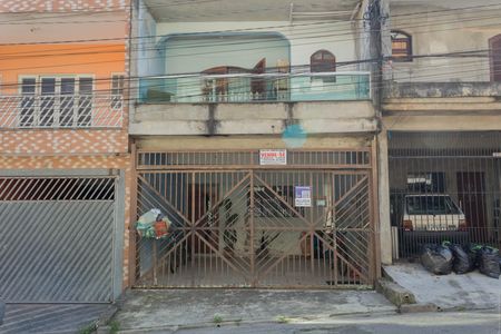 Casa para alugar com 65m², 2 quartos e 2 vagas Casa para alugar com 65m², 2 quartos e 2 vagasFachada