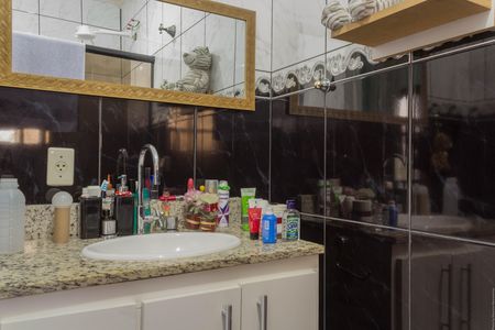 Banheiro da Suíte 1 de casa para alugar com 2 quartos, 65m² em Bairro dos Casa, São Bernardo do Campo
