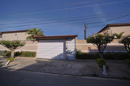 Casa de condomínio à venda com 100m², 2 quartos e 1 vagaFachada