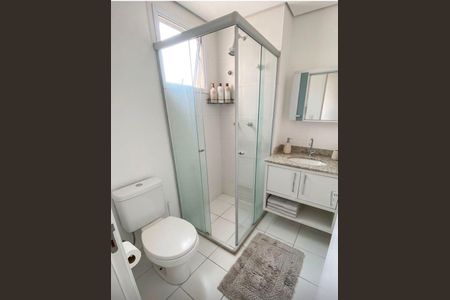 Banheiro social de apartamento à venda com 3 quartos, 81m² em Alto do Pari, São Paulo