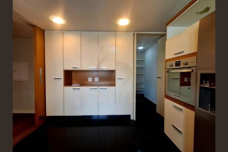 Apartamento à venda com 178m², 3 quartos e 3 vagas