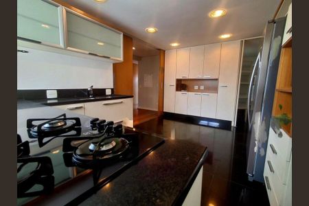 Apartamento à venda com 178m², 3 quartos e 3 vagas