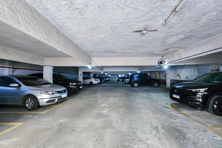 Apartamento à venda com 110m², 4 quartos e 1 vaga Apartamento à venda com 110m², 4 quartos e 1 vagaÁrea Comum - Garagem