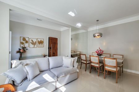 Apartamento à venda com 110m², 4 quartos e 1 vaga Apartamento à venda com 110m², 4 quartos e 1 vagaSala