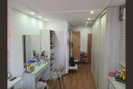 Casa à venda com 115m², 3 quartos e 4 vagas