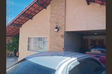 Casa à venda com 115m², 3 quartos e 4 vagas