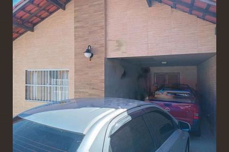 Casa à venda com 115m², 3 quartos e 4 vagas