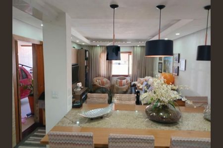 Casa à venda com 115m², 3 quartos e 4 vagas
