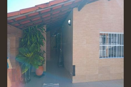 Casa à venda com 115m², 3 quartos e 4 vagas