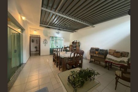 Casa à venda com 3 quartos, 200m² em Chácara Santo Antônio (Zona Sul), São Paulo