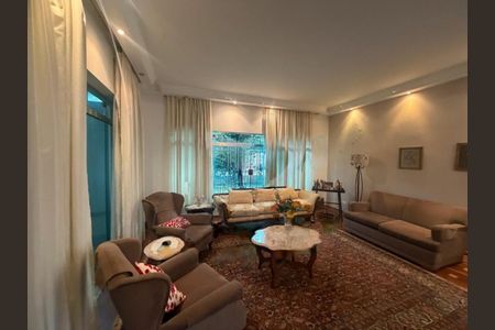 Casa à venda com 3 quartos, 200m² em Chácara Santo Antônio (Zona Sul), São Paulo
