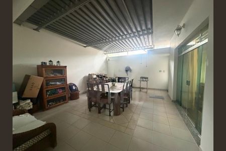 Casa à venda com 3 quartos, 200m² em Chácara Santo Antônio (Zona Sul), São Paulo