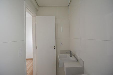 Apartamento à venda com 70m², 3 quartos e 2 vagas Apartamento à venda com 70m², 3 quartos e 2 vagasBanheiro da Suíte