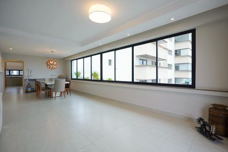 Apartamento à venda com 3 quartos, 180m² em Vila Alexandria, São Paulo