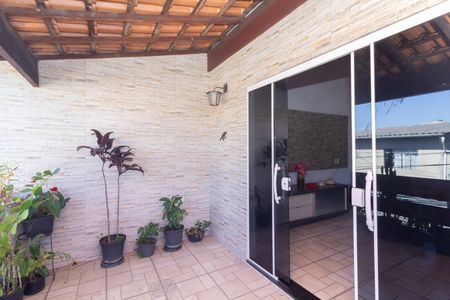 Casa à venda com 234m², 1 quarto e 3 vagasSacada
