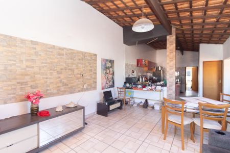 Casa à venda com 234m², 1 quarto e 3 vagasSala