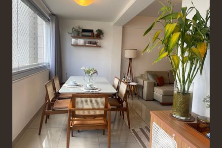 Apartamento para alugar com 77m², 2 quartos e 2 vagas Apartamento para alugar com 77m², 2 quartos e 2 vagasSala- varanda