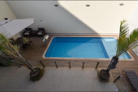 Casa à venda com 336m², 4 quartos e 5 vagas Casa à venda com 336m², 4 quartos e 5 vagasÁrea externa