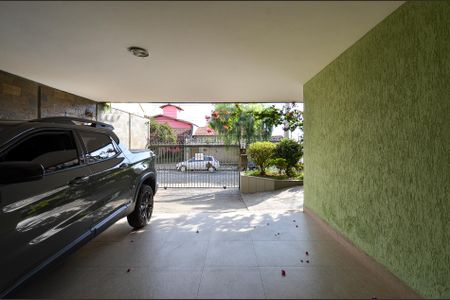 Casa à venda com 336m², 4 quartos e 5 vagas Casa à venda com 336m², 4 quartos e 5 vagasGaragem