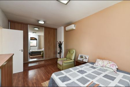 Casa à venda com 336m², 4 quartos e 5 vagas Casa à venda com 336m², 4 quartos e 5 vagasSuíte