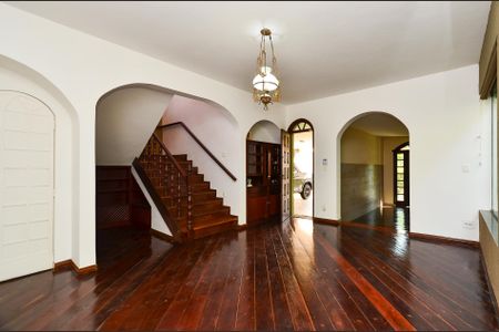 Casa à venda com 336m², 4 quartos e 5 vagas Casa à venda com 336m², 4 quartos e 5 vagasSala de Jantar
