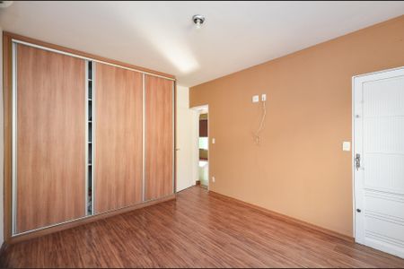 Casa à venda com 336m², 4 quartos e 5 vagas Casa à venda com 336m², 4 quartos e 5 vagasQuarto 3