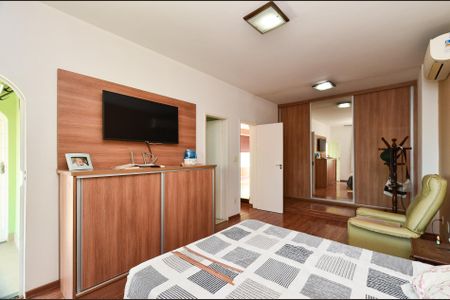 Casa à venda com 336m², 4 quartos e 5 vagas Casa à venda com 336m², 4 quartos e 5 vagasSuíte